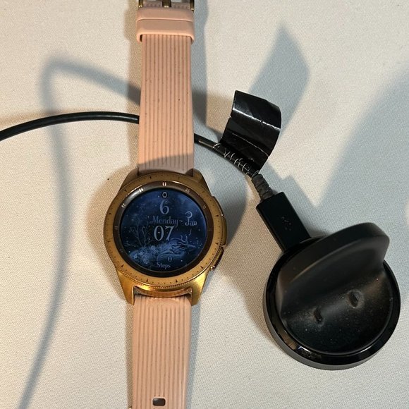Samsung Galaxy Watch (42mm) GPS-Bluetooth Only…Preowned …Color: Rose Gold - Picture 3 of 3